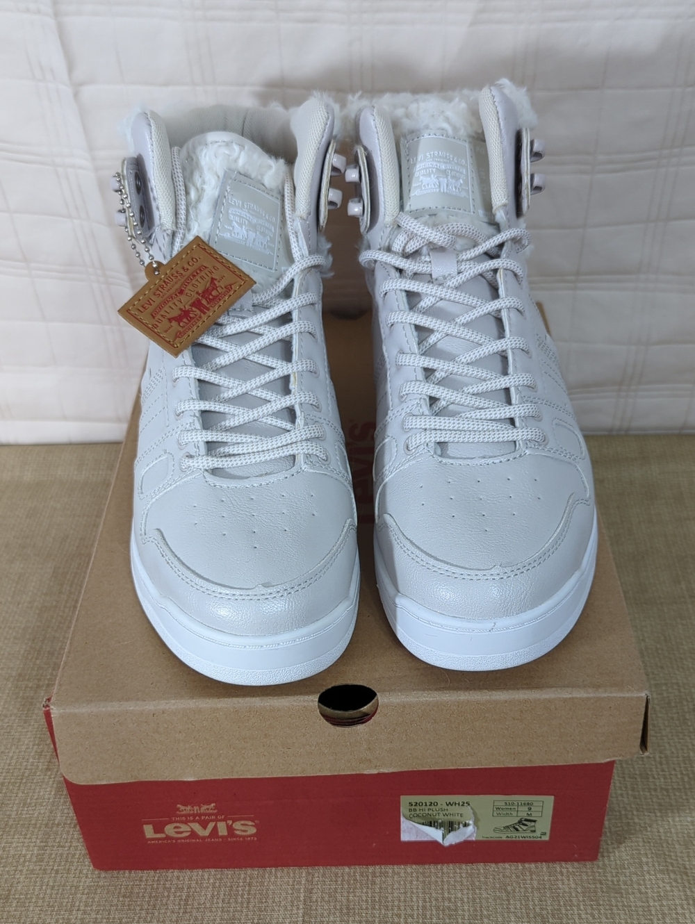 Levi's Women's Coconut Off-White High-Top Shearling Trim Women's 9 Like New!